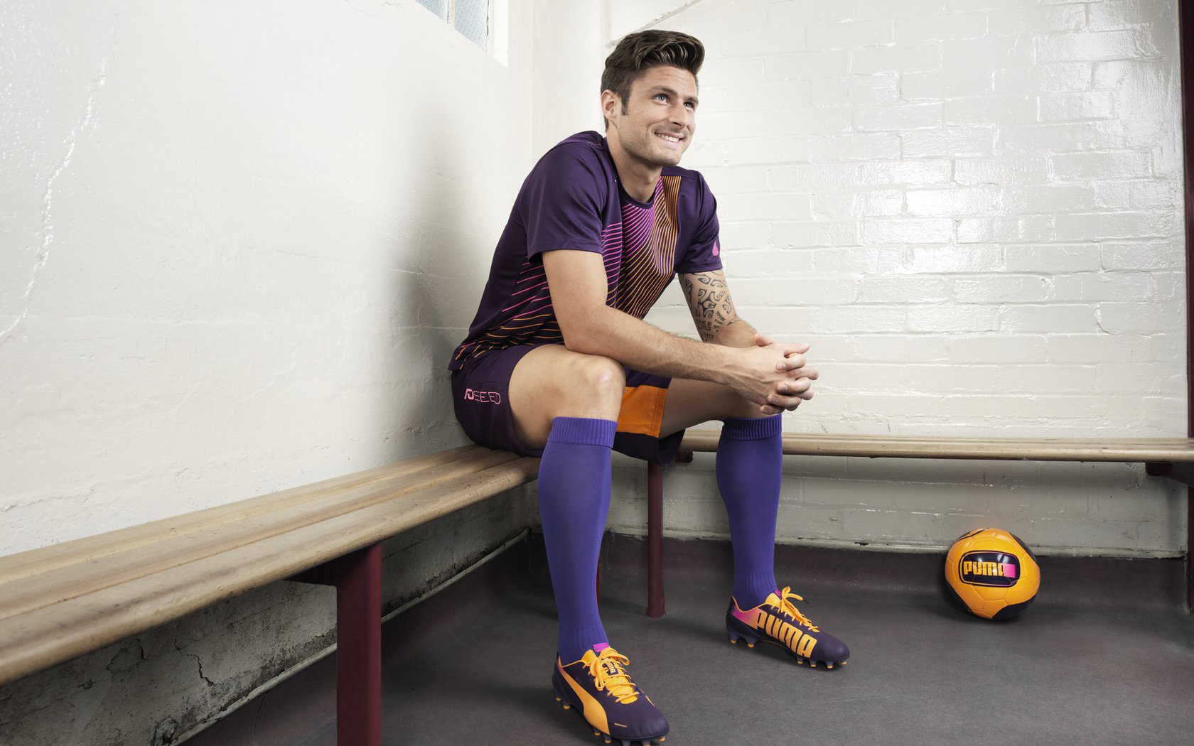 美国骑手艾丽西亚·伯杰和凯特·福夸在巴黎青少年马术比赛中表现出色，获得多项荣誉。